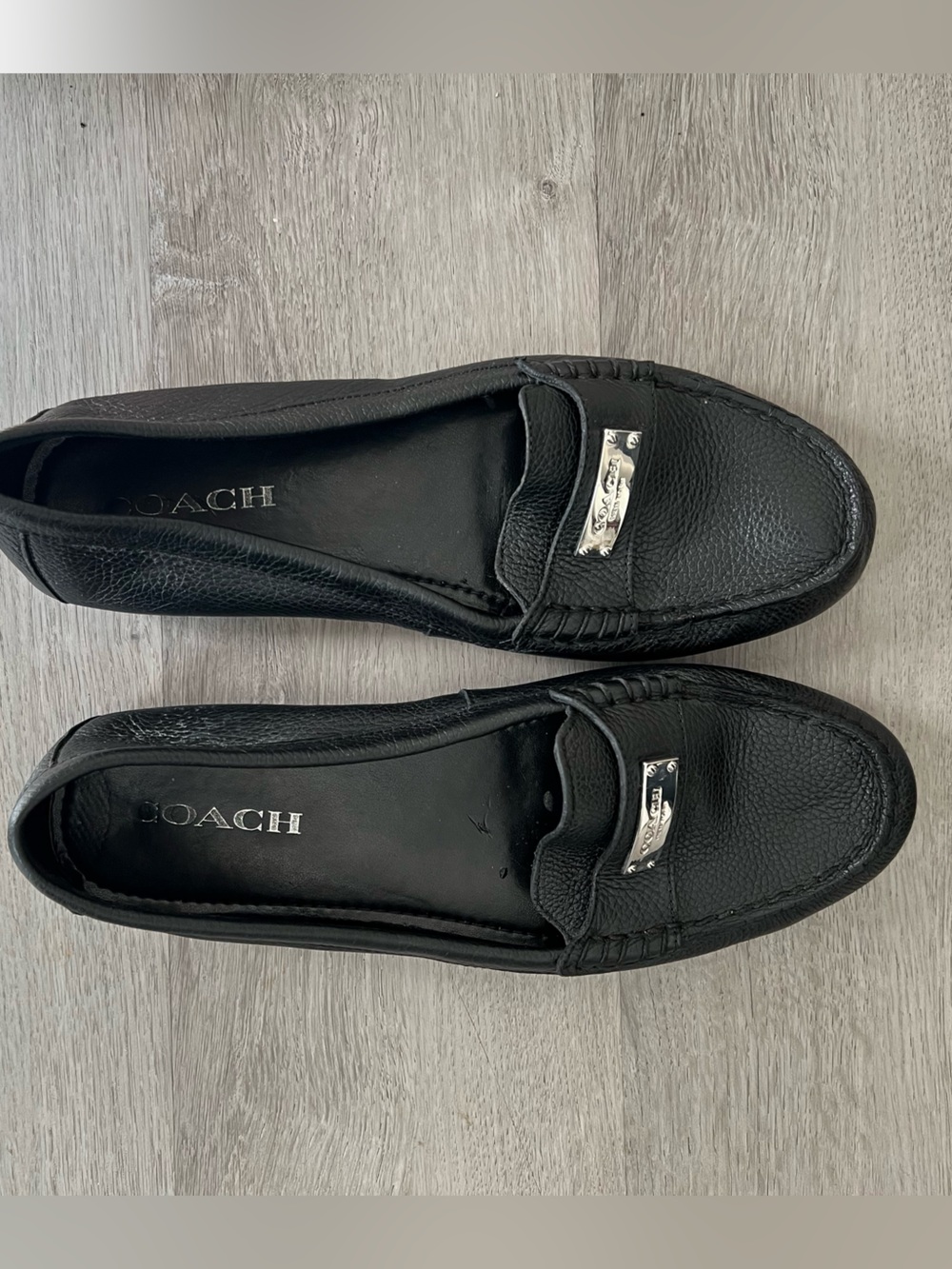 Coach Women’s Leather flat loafer shoes Size 9.5 classic old money